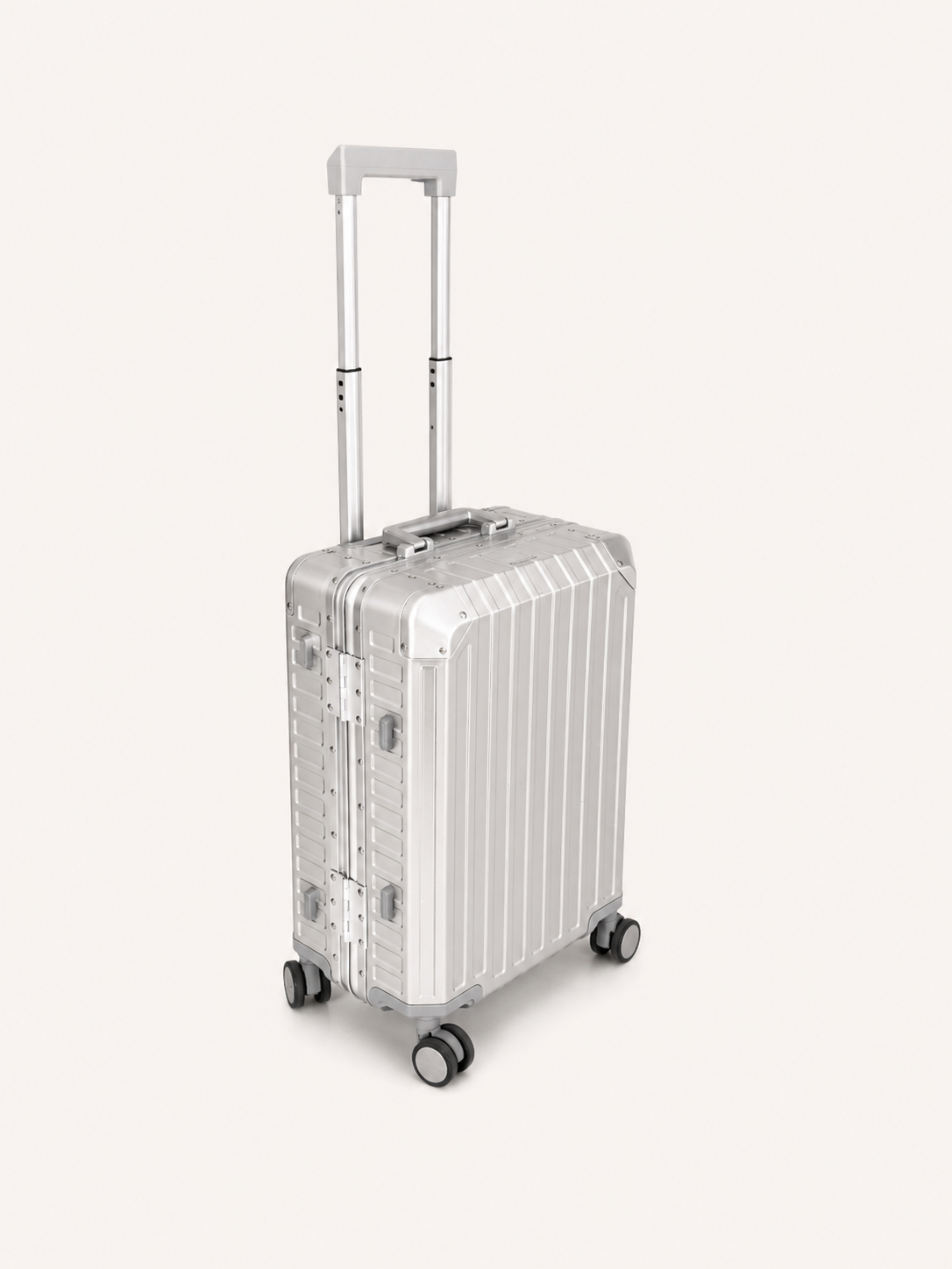 CARRÉ Signature Carry-On: The Classic Edition