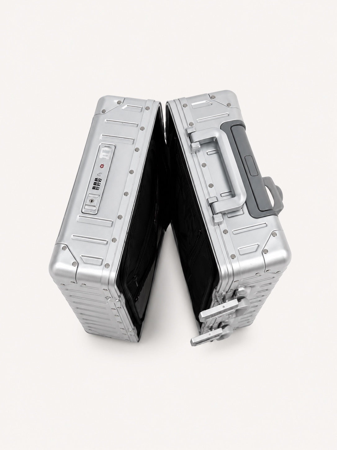 CARRÉ Signature Carry-On: The Executive Edition
