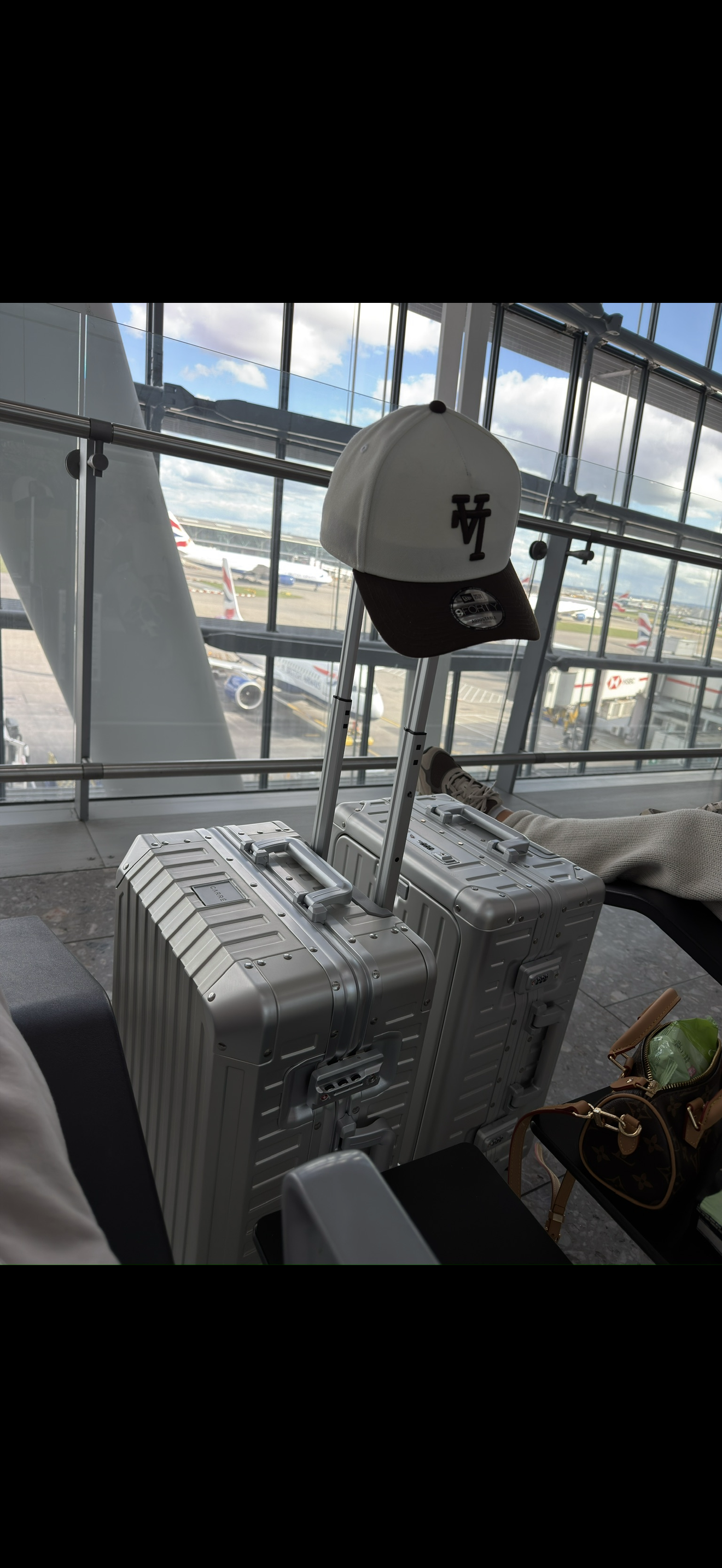 CARRÉ Signature Carry-On: The Classic Edition